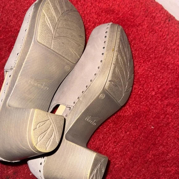 Dansko Light Gray Leather Cutout Sassy Clogs - Picture 2 of 4